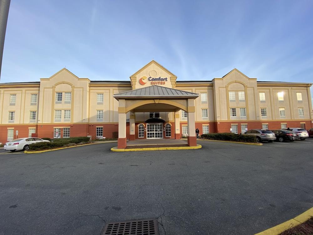 Comfort Suites Newark - Harrison Bagian luar foto