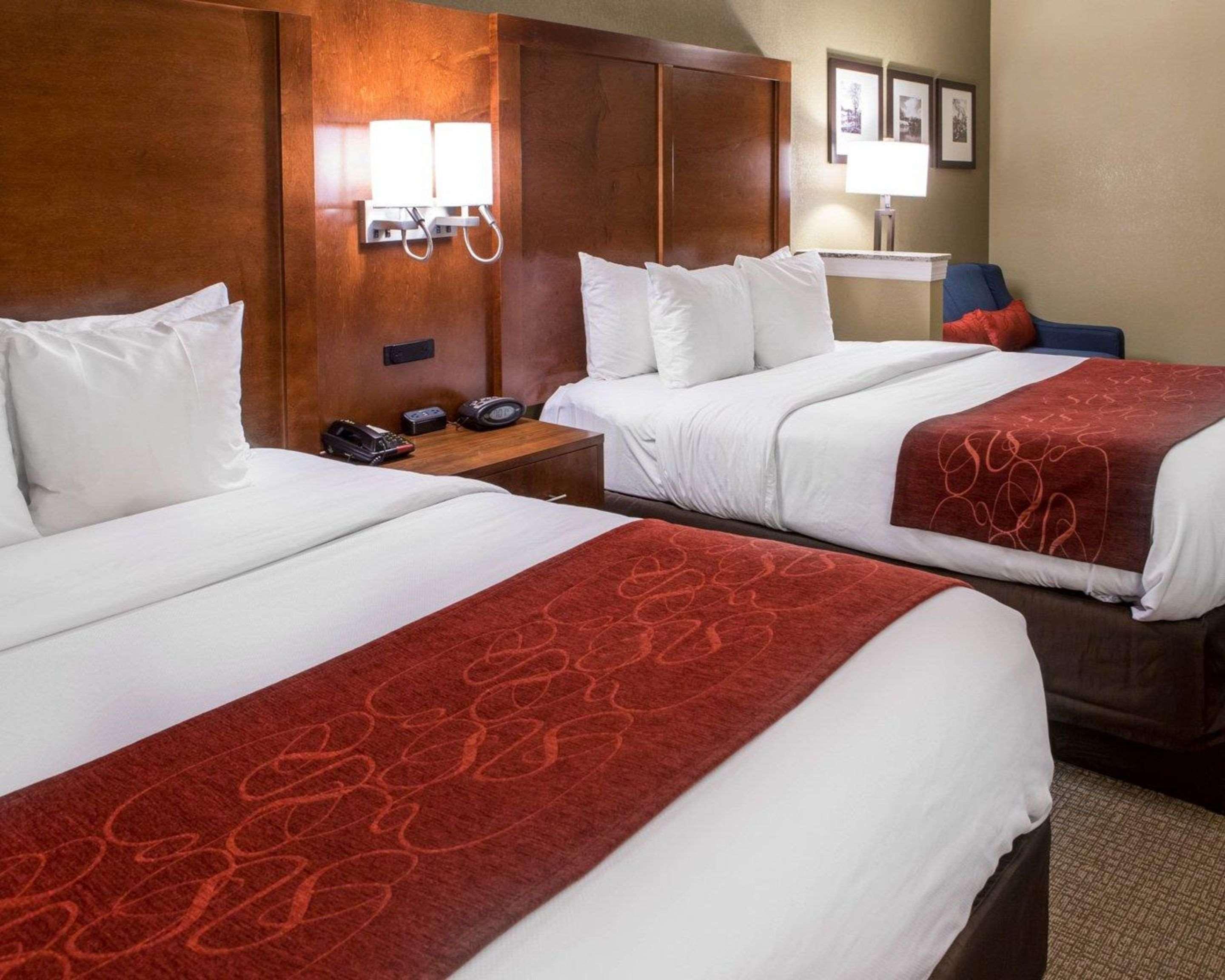 Comfort Suites Newark - Harrison Bagian luar foto