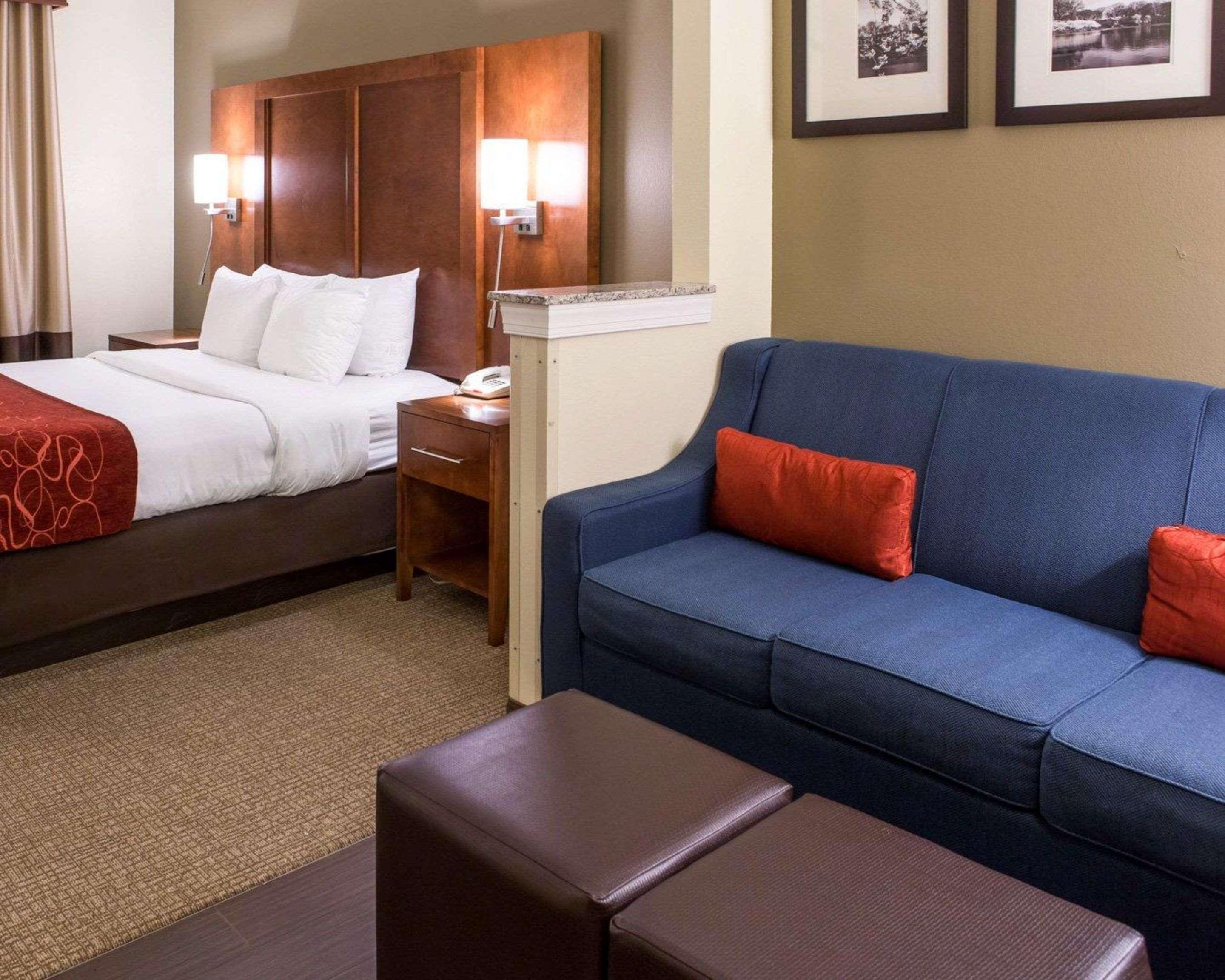 Comfort Suites Newark - Harrison Bagian luar foto