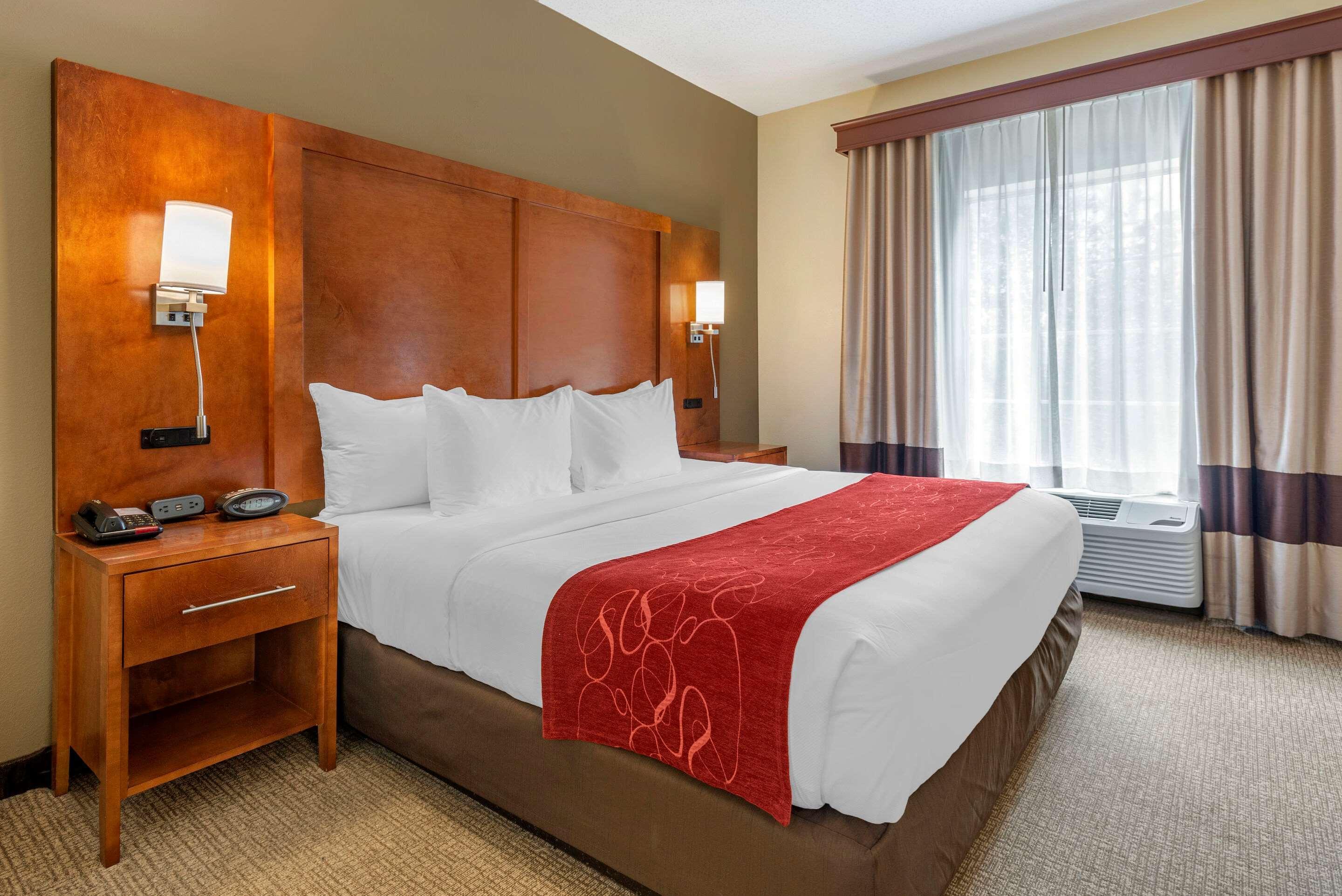 Comfort Suites Newark - Harrison Bagian luar foto