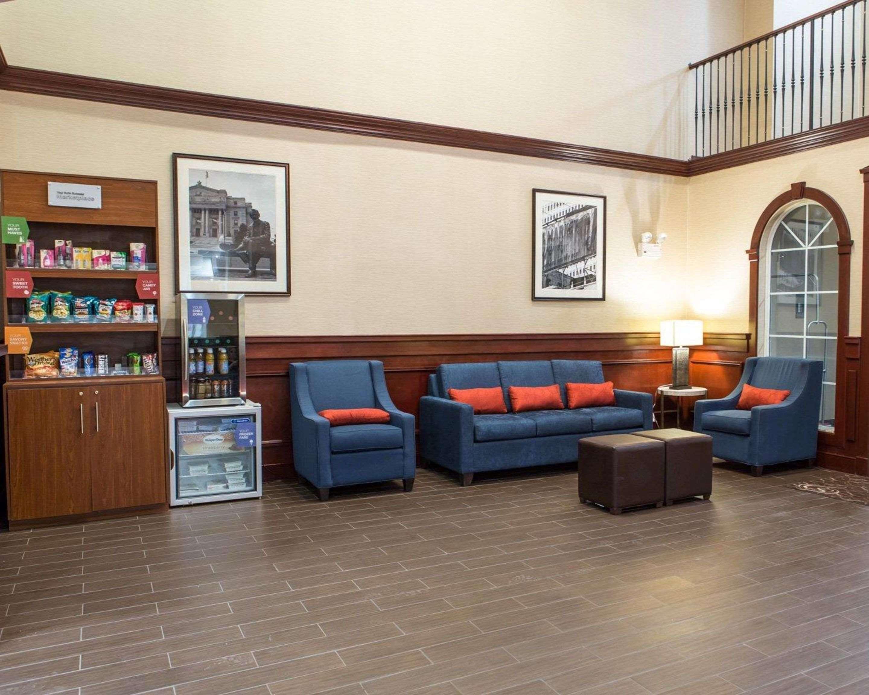 Comfort Suites Newark - Harrison Bagian luar foto