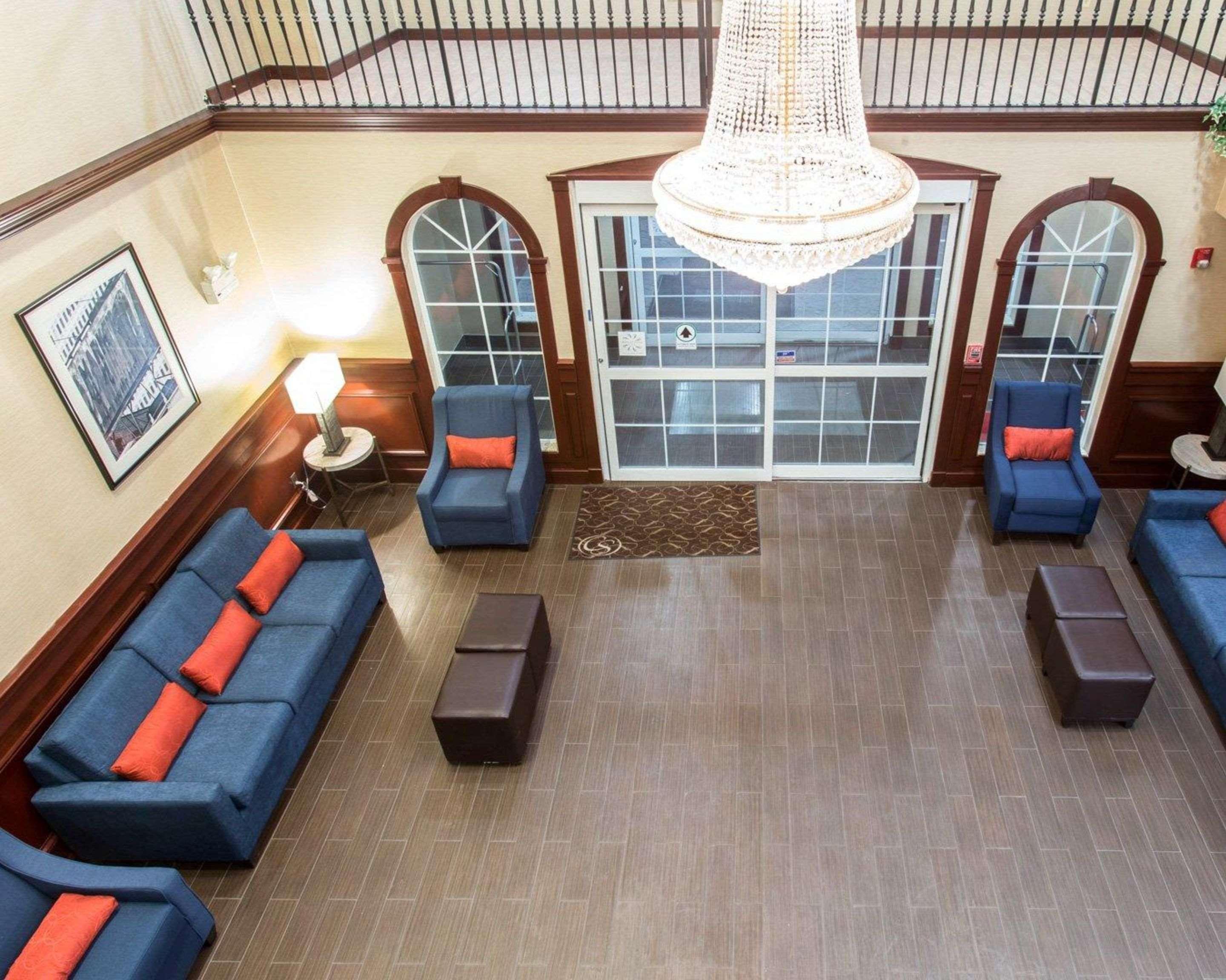 Comfort Suites Newark - Harrison Bagian luar foto