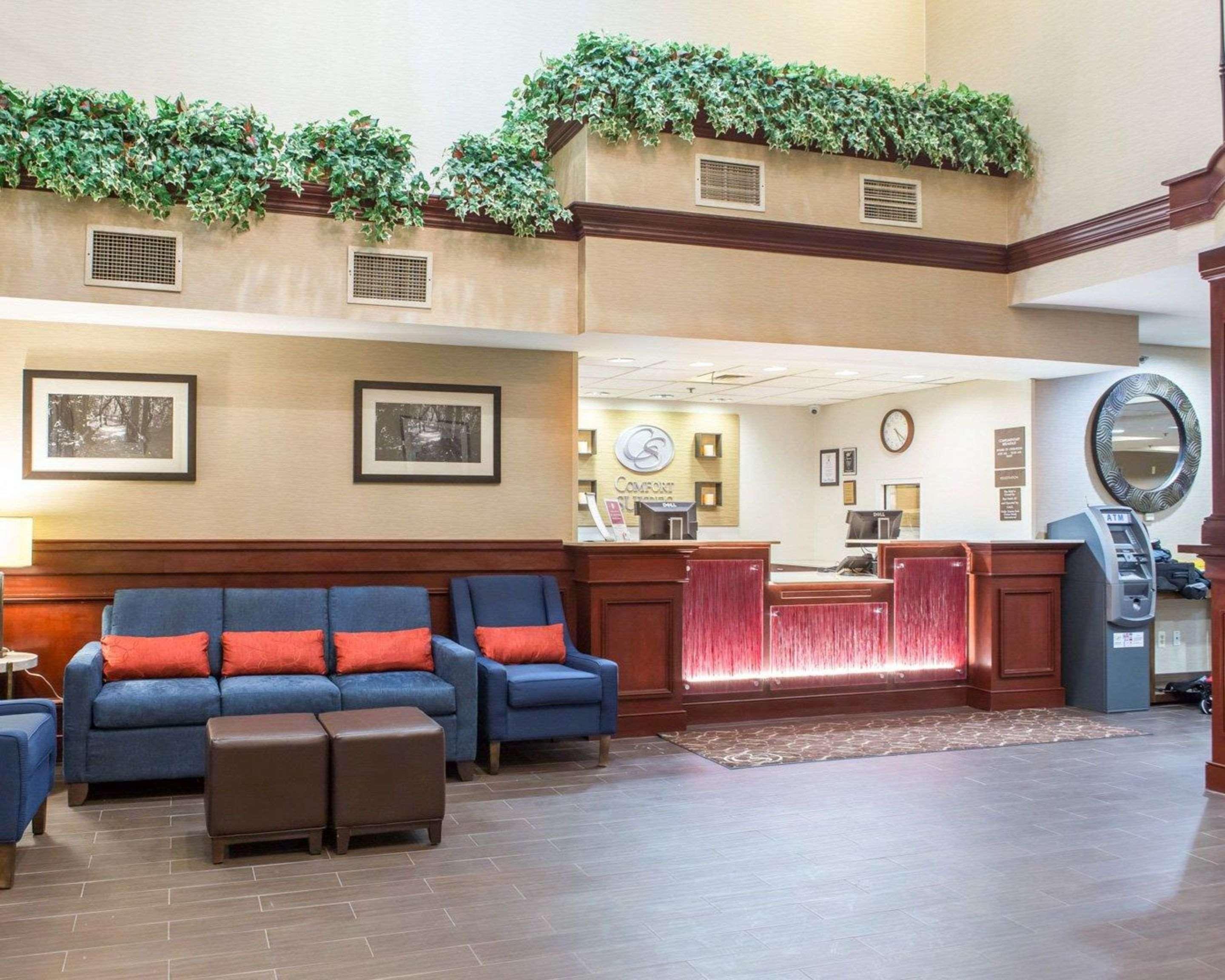 Comfort Suites Newark - Harrison Bagian luar foto