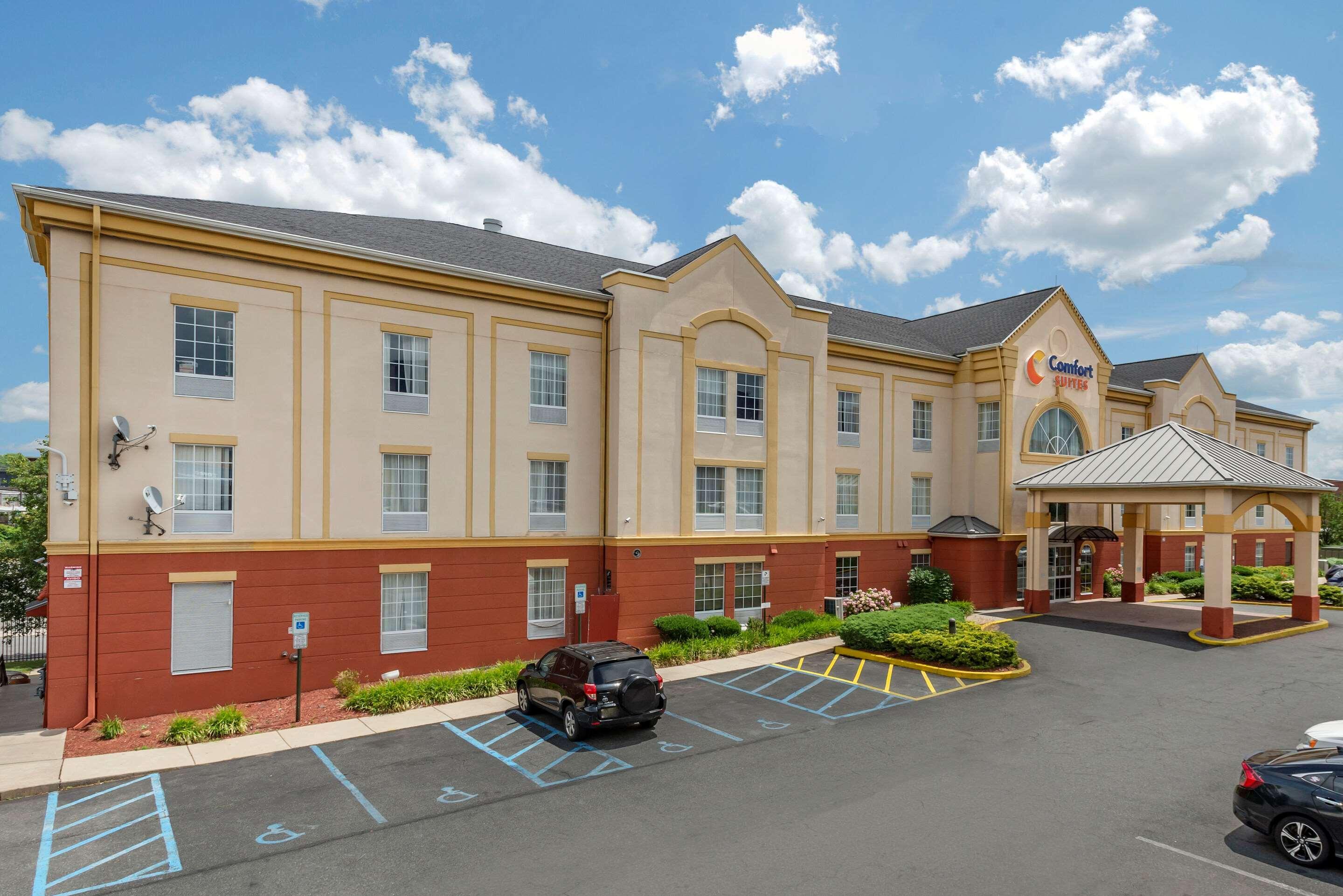 Comfort Suites Newark - Harrison Bagian luar foto