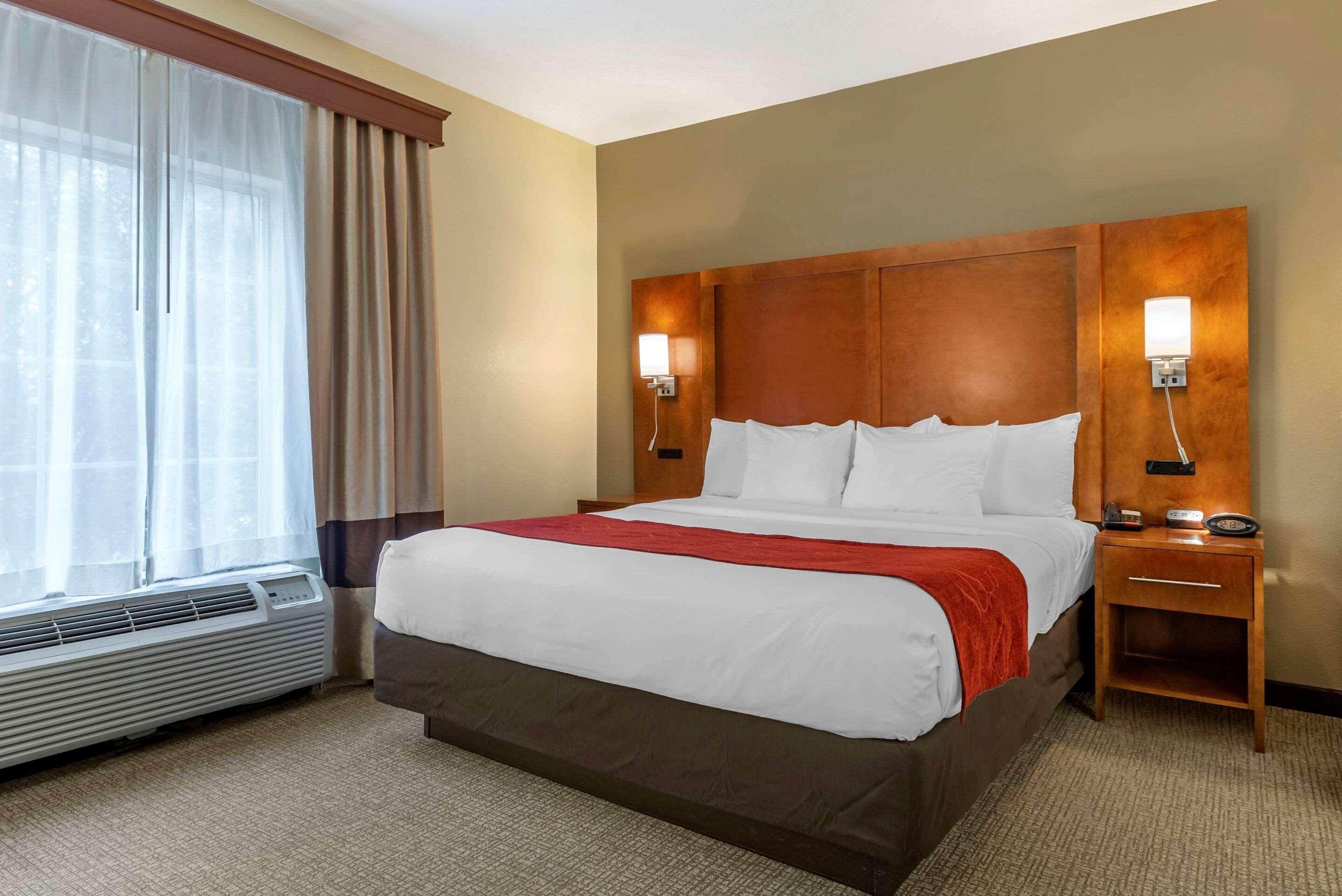 Comfort Suites Newark - Harrison Bagian luar foto