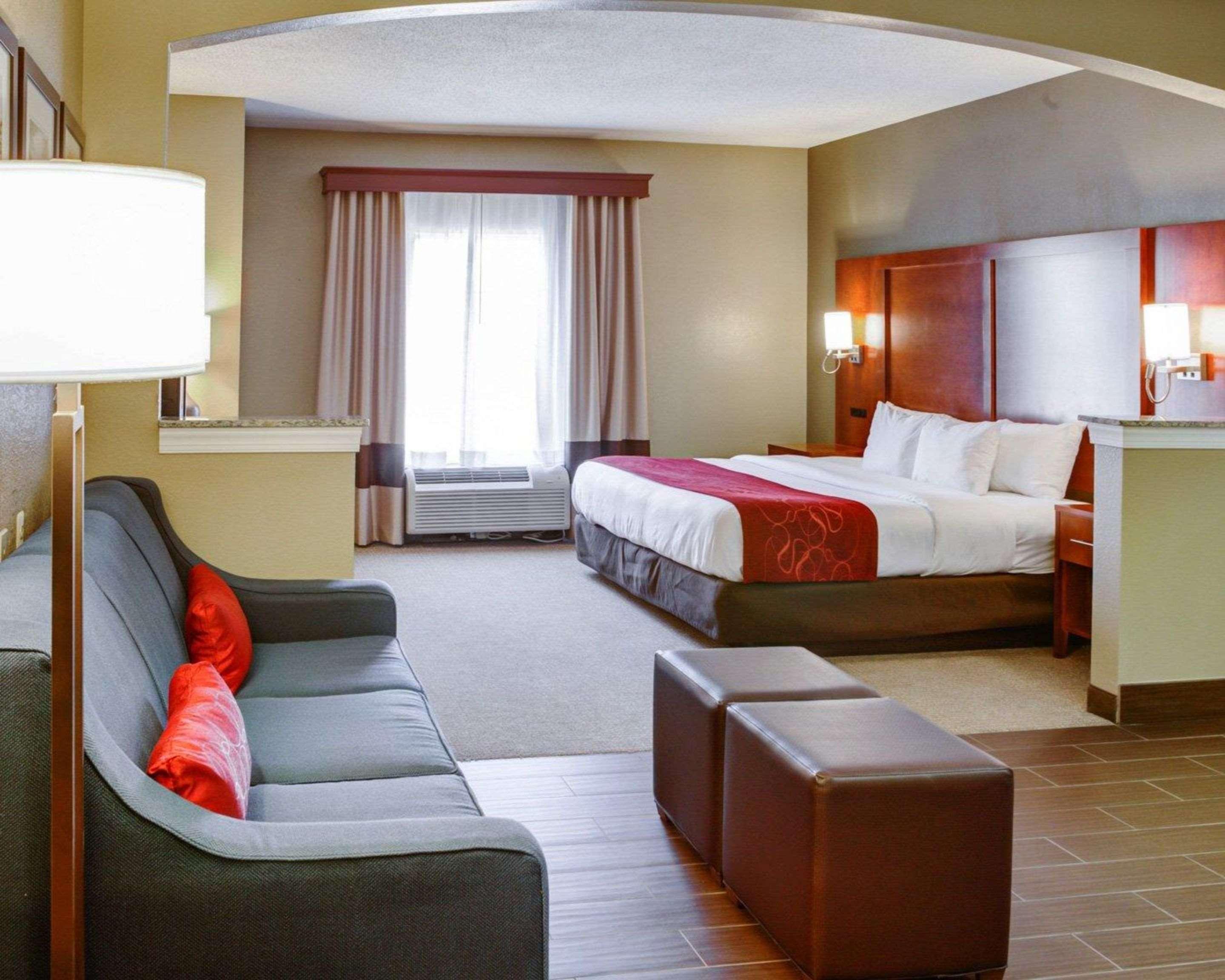 Comfort Suites Newark - Harrison Bagian luar foto