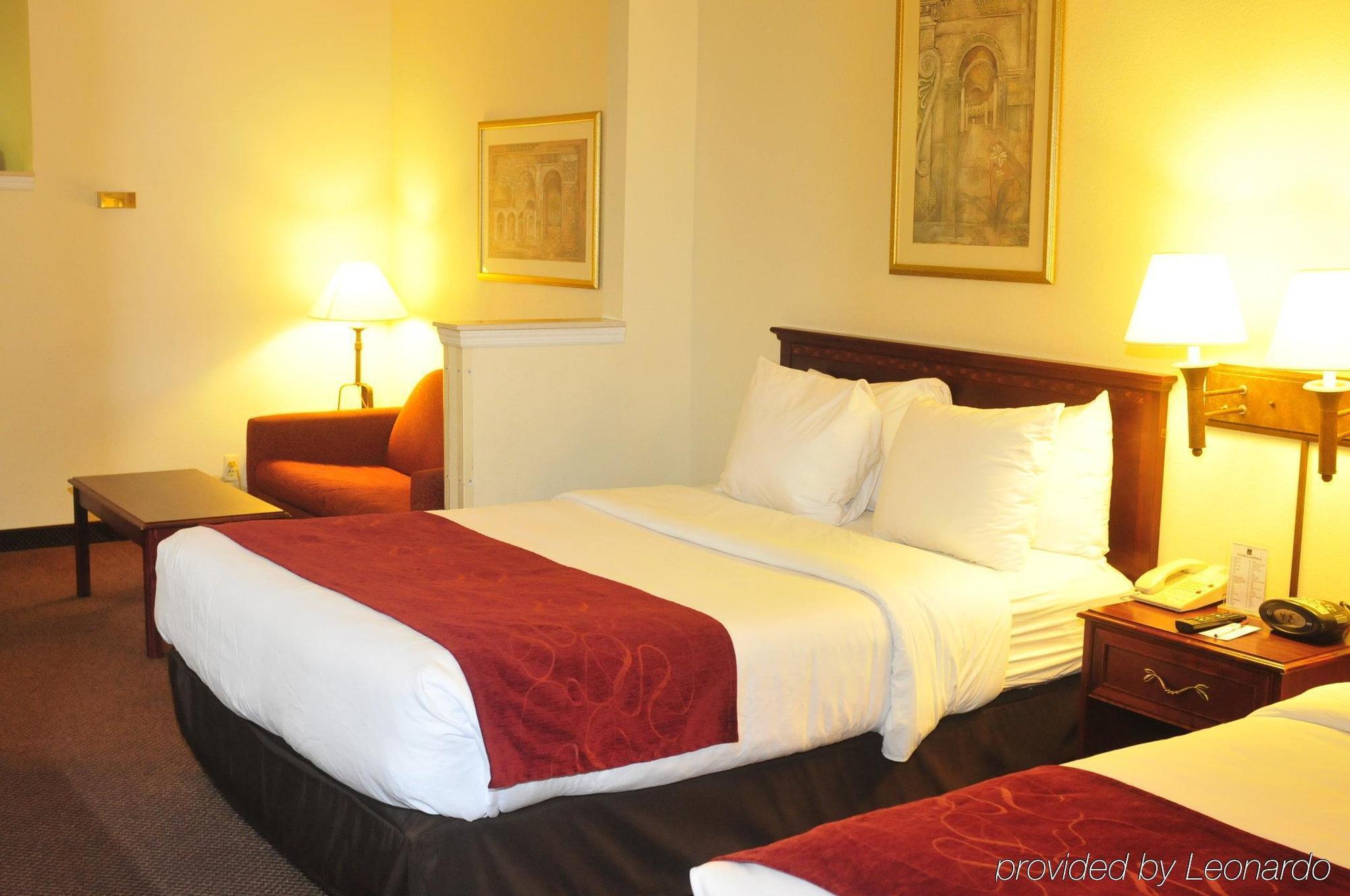 Comfort Suites Newark - Harrison Bagian luar foto
