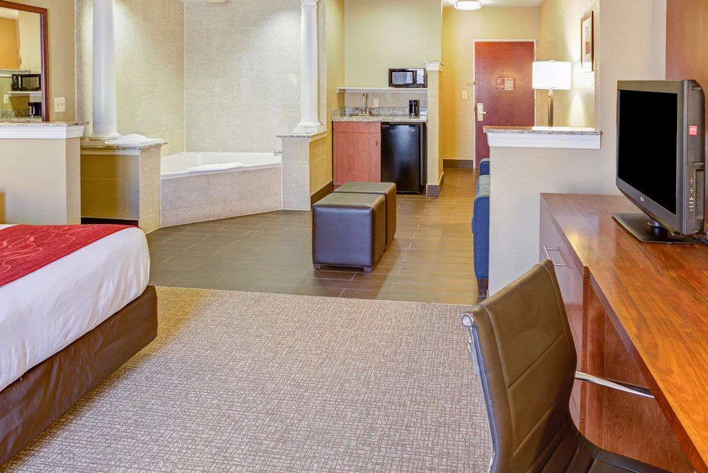Comfort Suites Newark - Harrison Bagian luar foto