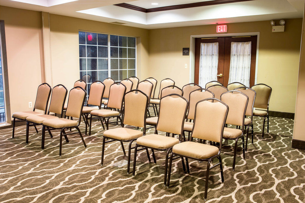 Comfort Suites Newark - Harrison Bagian luar foto