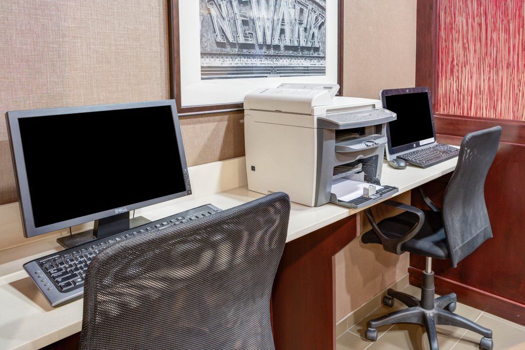 Comfort Suites Newark - Harrison Bagian luar foto