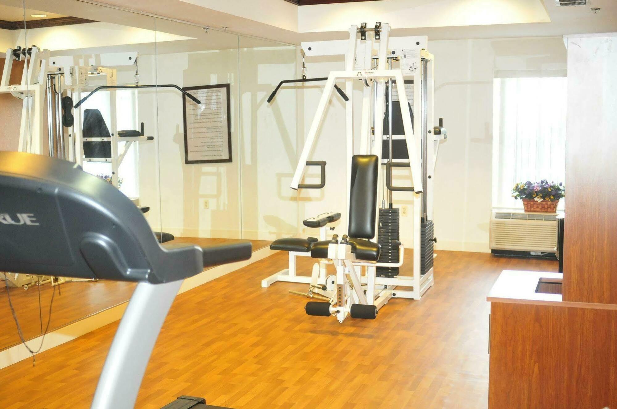 Comfort Suites Newark - Harrison Bagian luar foto