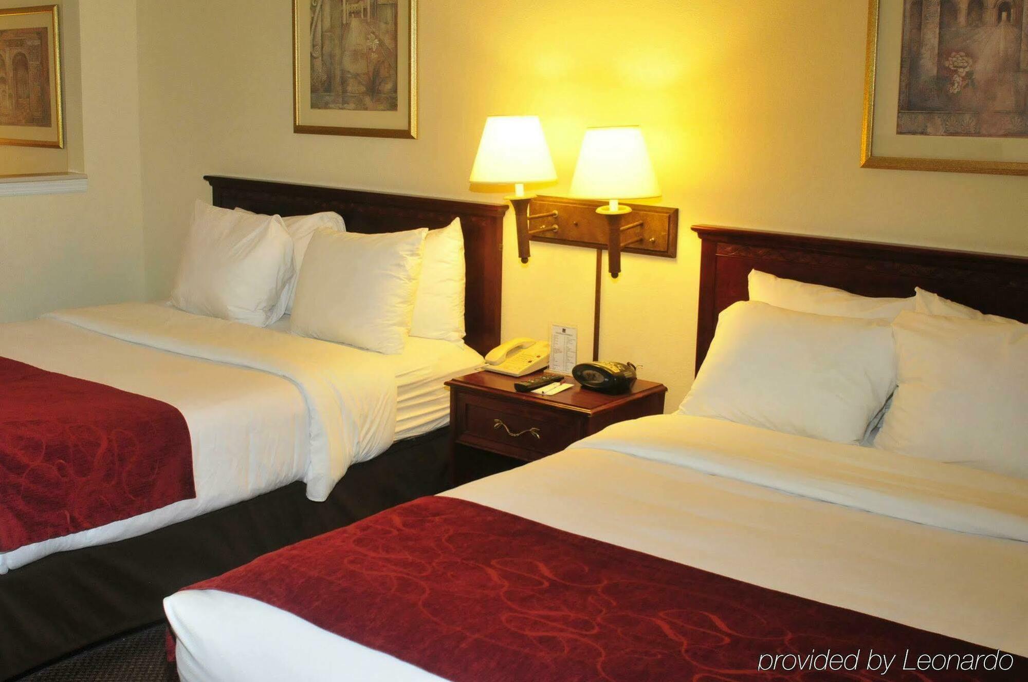 Comfort Suites Newark - Harrison Bagian luar foto