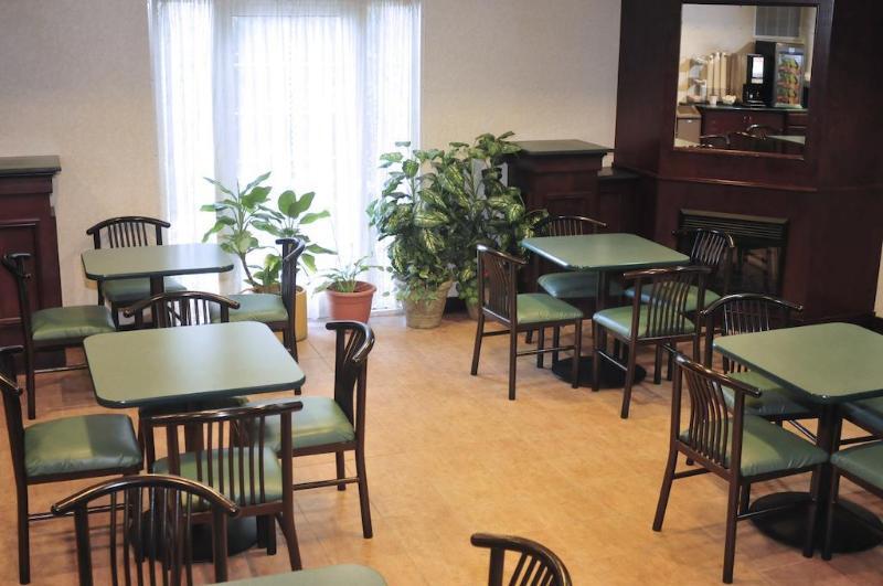 Comfort Suites Newark - Harrison Bagian luar foto